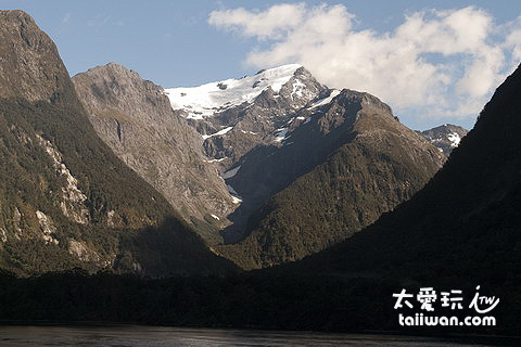 米佛峽灣-彭布羅克山 米佛峽灣-彭布羅克山