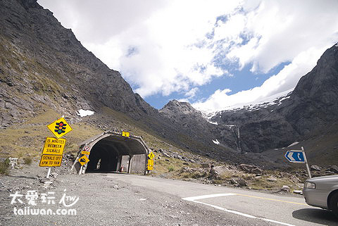 漢默隧道 (Homer Tunnel )