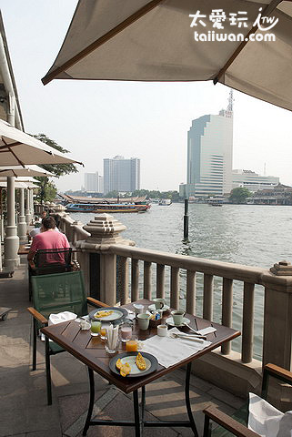 半島酒店的河畔早餐