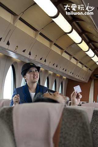可愛的車掌小姐