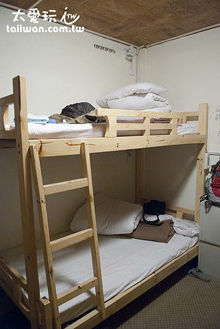 青旅四人房一張床40塊 青旅四人房一張床40塊