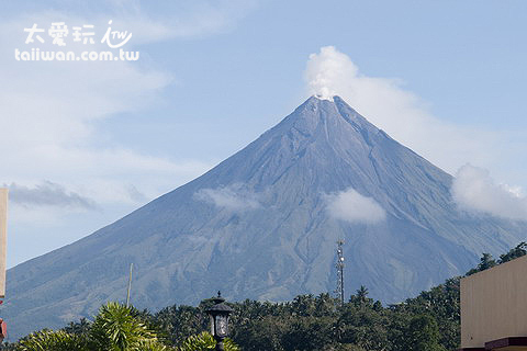 非常美的錐形火山