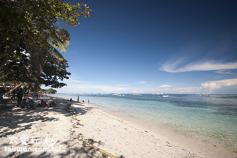 美麗的Alona Beach