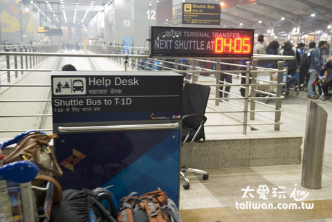 航站shuttle bus的搭車處 航站shuttle bus的搭車處