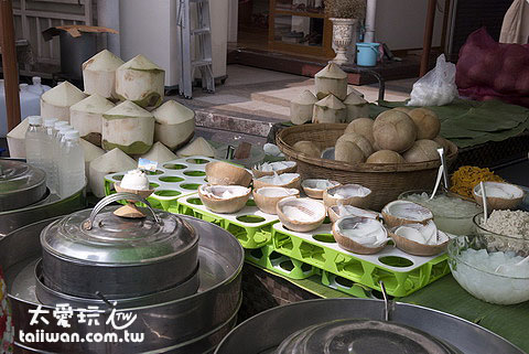 札都甲周末市集的椰子冰攤很受歡迎 札都甲周末市集的椰子冰攤很受歡迎