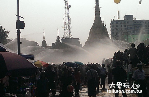 市府廣場潑水節 市府廣場潑水節