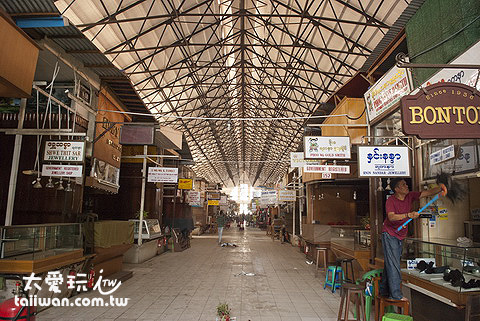 翁山蘇姬市場是仰光最大的綜合商場 翁山蘇姬市場是仰光最大的綜合商場