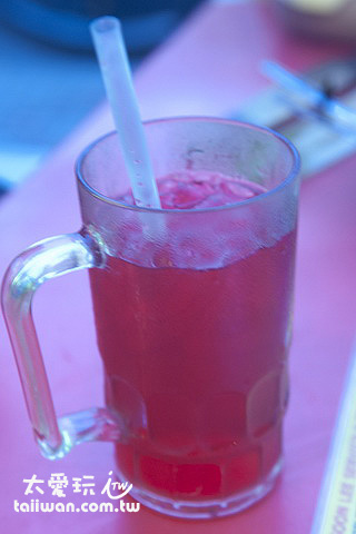 鮮紅色的飲料air sirap 鮮紅色的飲料air sirap