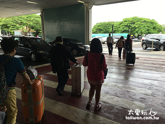 伊瓜蘇機場已經有人來接機 伊瓜蘇機場已經有人來接機