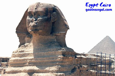 哈佛瑞(Khafre)金字塔前的人面獅身像(Sphinx) 哈佛瑞(Khafre)金字塔前的人面獅身像(Sphinx)