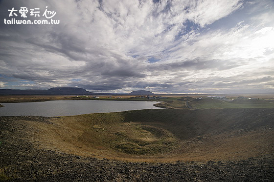 Skútustaðagígar偽火山口長滿青草 Skútustaðagígar偽火山口長滿青草