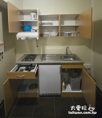 雙人豪華公寓小廚房設備齊全 雙人豪華公寓小廚房設備齊全