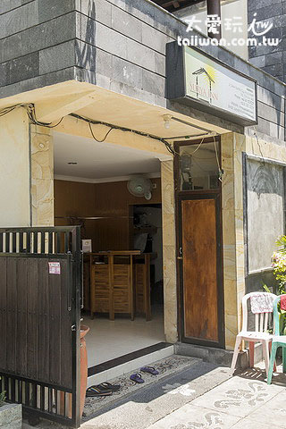 Surya Inn民宿櫃台