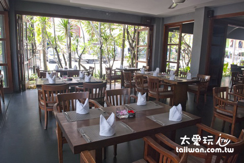 Square Restaurant的裝潢一整個西式餐廳的風格 Square Restaurant的裝潢一整個西式餐廳的風格