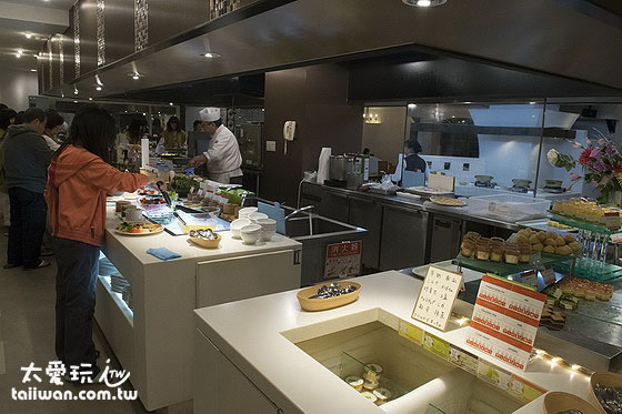 鹤雅休閒度假饭店花幽香自助式晚餐丰富好吃 鹤雅休閒度假饭店花幽香自助式晚餐丰富好吃