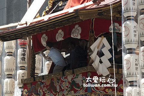 有些「鉾車」可以付錢上去參觀 有些「鉾車」可以付錢上去參觀
