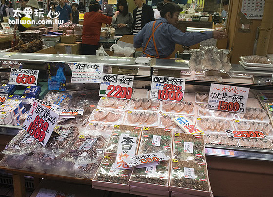近江町市場有超過185家以上的各種專賣店 近江町市場有超過185家以上的各種專賣店