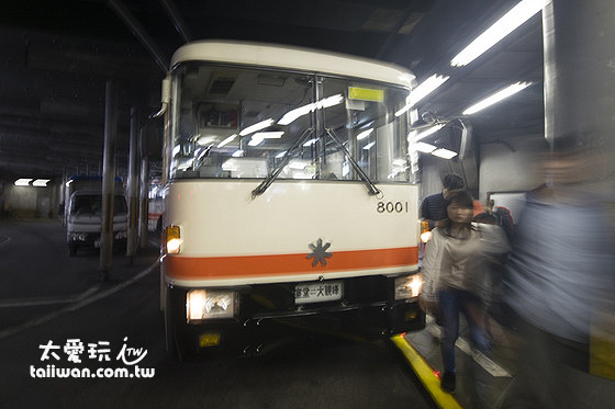 立山隧道內的無軌電車 立山隧道內的無軌電車