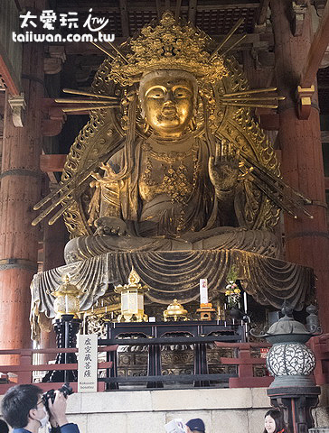 東大寺內大佛