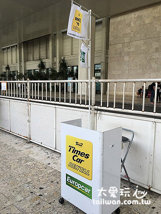 那霸机场国内线航厦外租车公司报到柜台