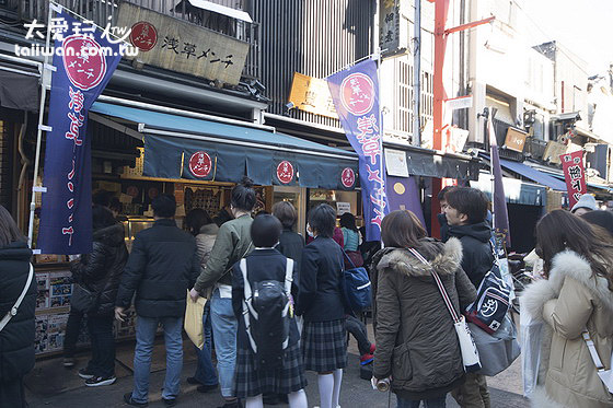 淺草炸豬肉餅是排隊名店 淺草炸豬肉餅是排隊名店