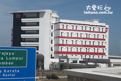 KLIA 2 Tune Hotel距離機場約10分鐘路程 KLIA 2 Tune Hotel距離機場約10分鐘路程