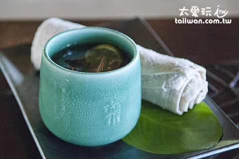 冰毛巾與冰茶