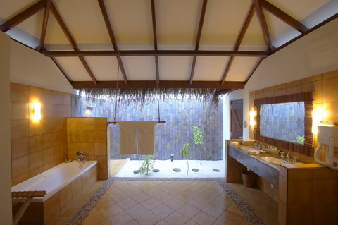 Deluxe Villas浴室，照片來源Filitheyo Island Resort