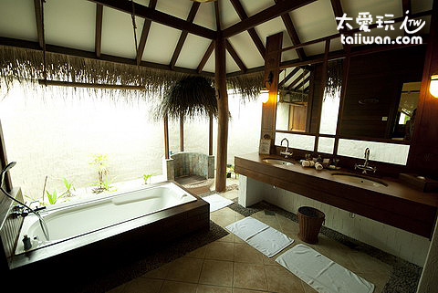 濱海套房Beach Villa Suites主臥室浴室