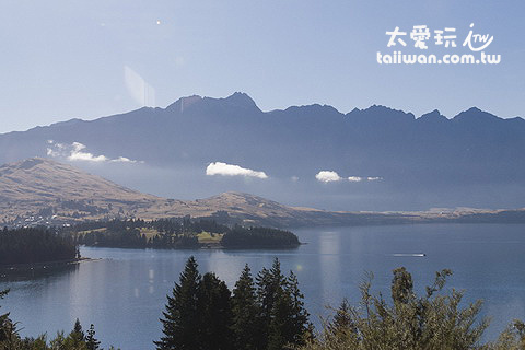 水星度假村有美麗的湖景