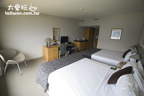 Mercure Queenstown Resort豪華湖景房裝潢素雅整潔 Mercure Queenstown Resort豪華湖景房裝潢素雅整潔