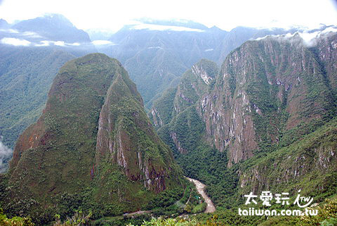 馬丘比丘(Machu Picchu)附近的山都是屬於極為陡峭的花岡岩 馬丘比丘(Machu Picchu)附近的山都是屬於極為陡峭的花岡岩