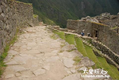 進入馬丘比丘(Machu Picchu)遺跡 進入馬丘比丘(Machu Picchu)遺跡