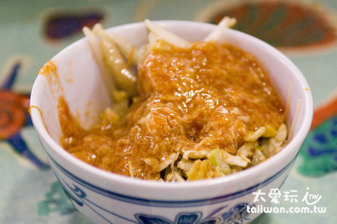 辣椒醬淋在飯上和麵上都非常好吃