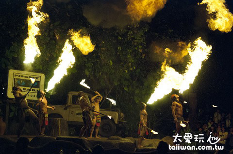 新加坡夜間動物園Fire Show火焰秀場面很壯觀很有可看性 新加坡夜間動物園Fire Show火焰秀場面很壯觀很有可看性