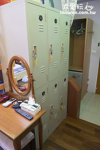 蘇老爹民宿6人宿舍房有個人置物櫃