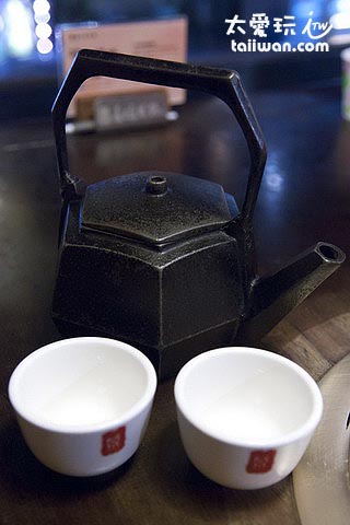 鼎王熱茶茶具都很有味道