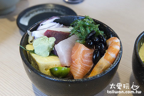躼腳日式料理海鮮丼 躼腳日式料理海鮮丼