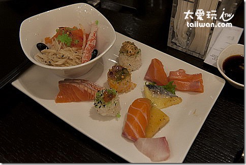 探索廚房日式料理區的食物 探索廚房日式料理區的食物