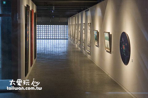 藝廊裡展示著藝術品 藝廊裡展示著藝術品