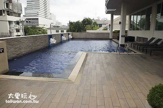 Bangkok Patio公寓式酒店游泳池在三樓 Bangkok Patio公寓式酒店游泳池在三樓
