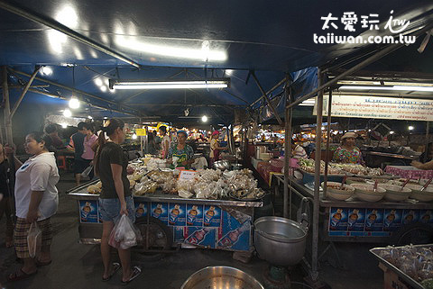 喀比鎮中心小吃與水果攤夜市 喀比鎮中心小吃與水果攤夜市