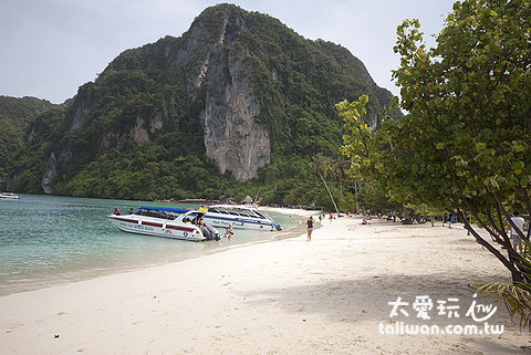PP島Phi Phi Island是前來普吉島的觀光客幾乎都會前往的必訪外島