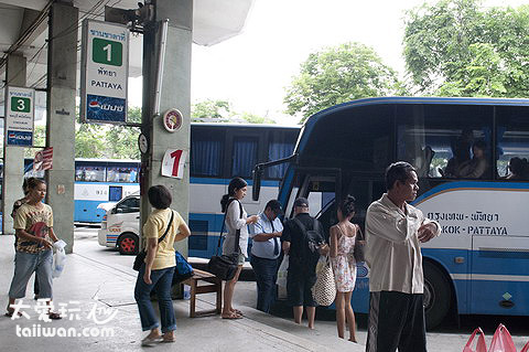 東部客運總站搭車月台 東部客運總站搭車月台