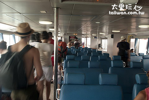 Seatran來往蘇美島與龜島間的船內部 Seatran來往蘇美島與龜島間的船內部