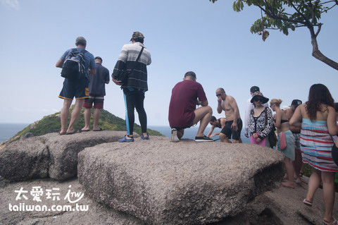 南園島登頂是遊客最愛的項目 南園島登頂是遊客最愛的項目